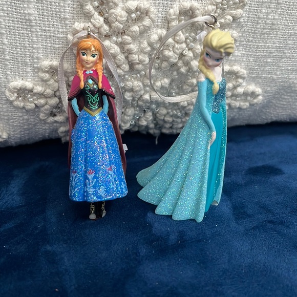 DISNEY FROZEN ANA AND ELSA ORNAMENTS - Picture 1 of 4
